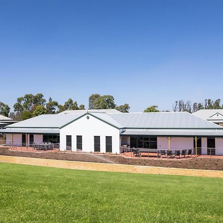 Yarrawonga Mulwala Golf Club Exterior foto The new hospital at Wagga Wagga