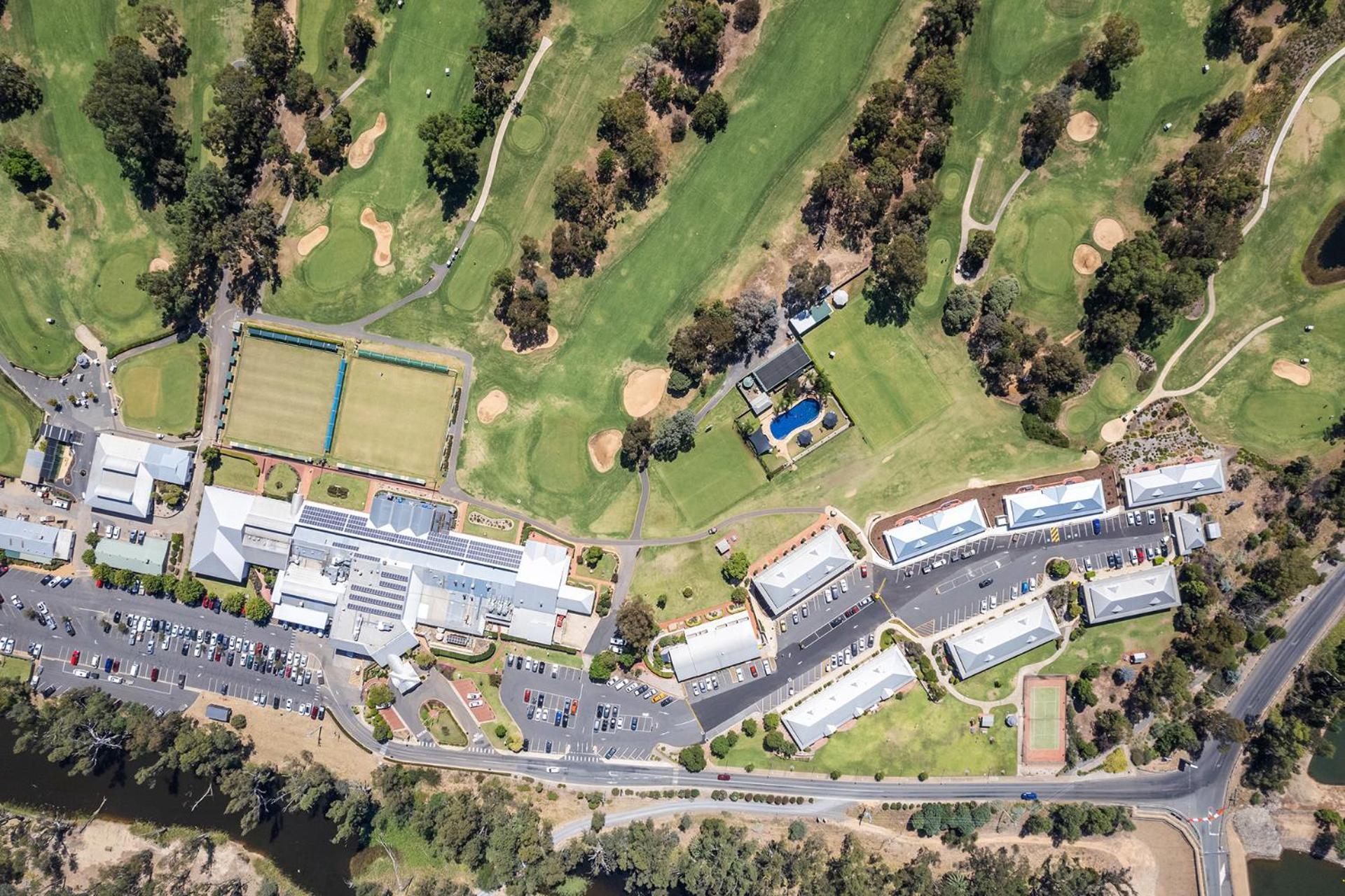 Yarrawonga Mulwala Golf Club Exterior foto Aerial view of the school