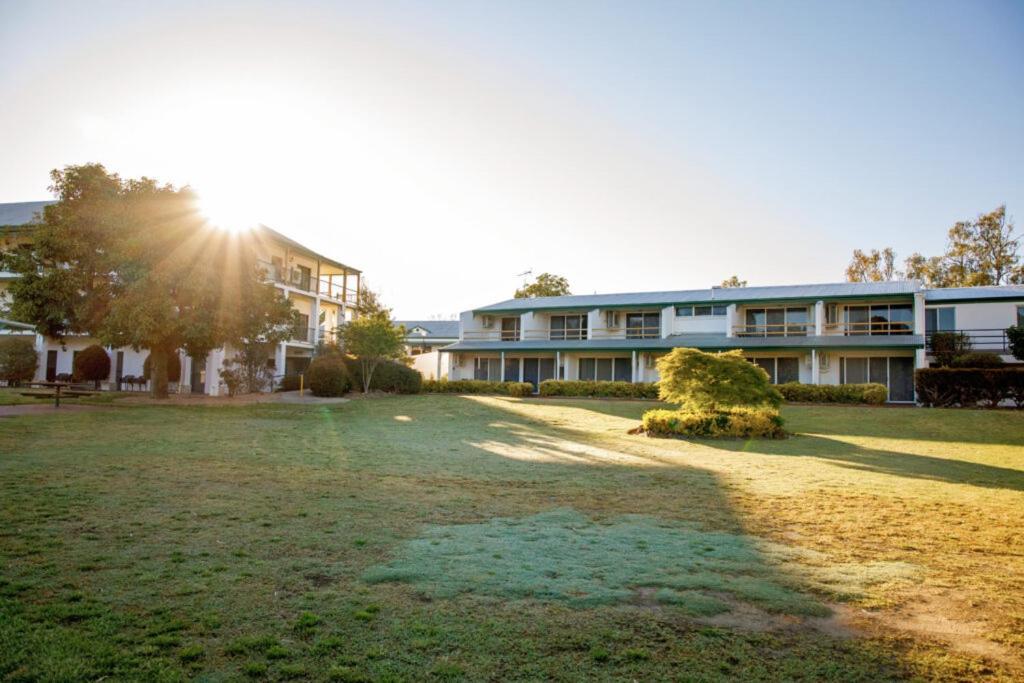 Yarrawonga Mulwala Golf Club Exterior foto The Village, 2015