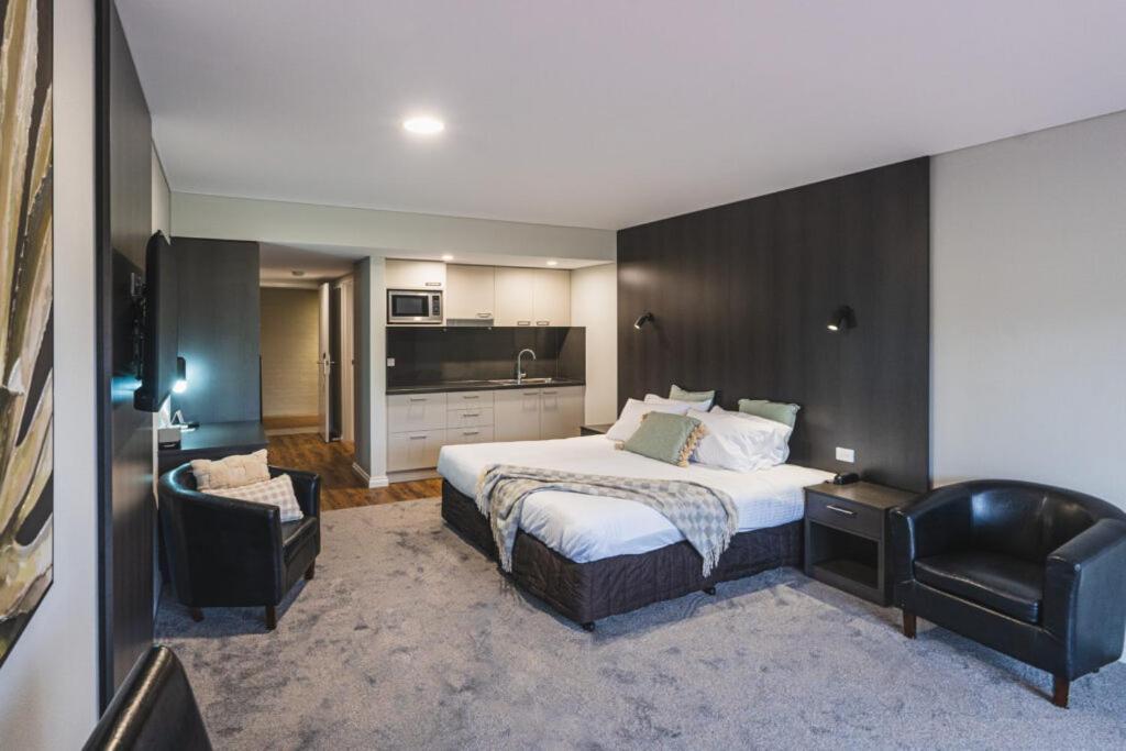 Yarrawonga Mulwala Golf Club Exterior foto A typical studio apartment