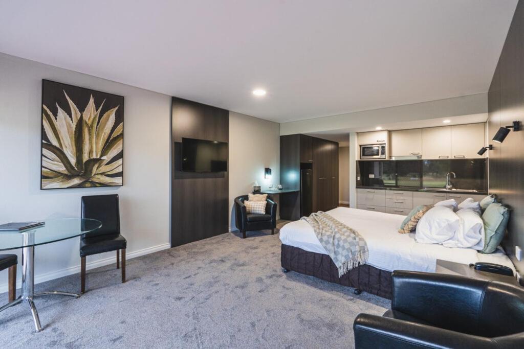 Yarrawonga Mulwala Golf Club Exterior foto Studio apartment