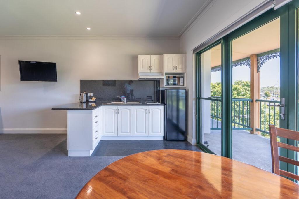Yarrawonga Mulwala Golf Club Exterior foto A kitchen in a serviced apartment