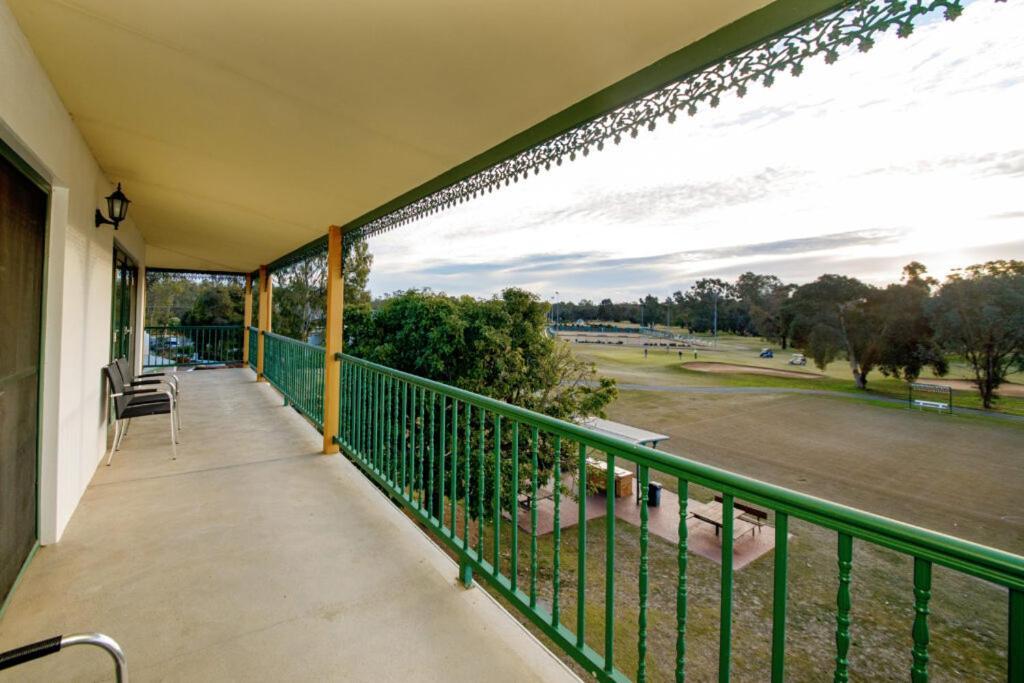 Yarrawonga Mulwala Golf Club Exterior foto A balcony at the Adelaide Oval