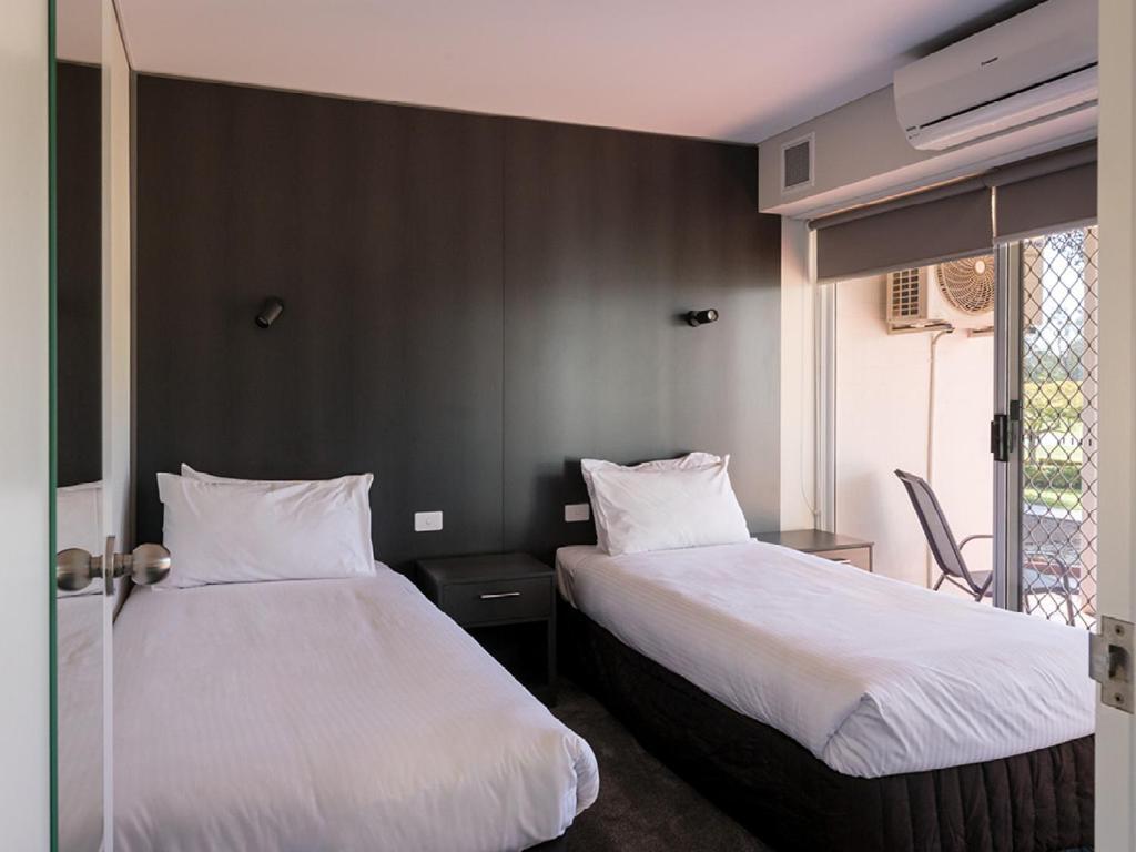 Yarrawonga Mulwala Golf Club Exterior foto A typical room at the hotel