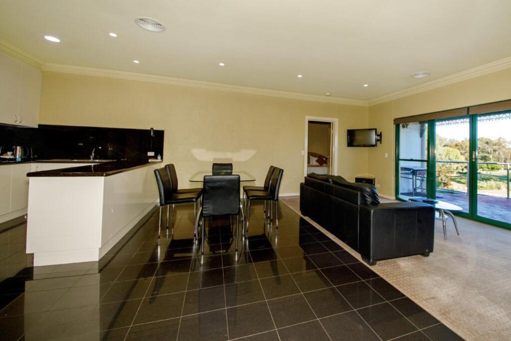 Yarrawonga Mulwala Golf Club Exterior foto A typical apartment at the hotel