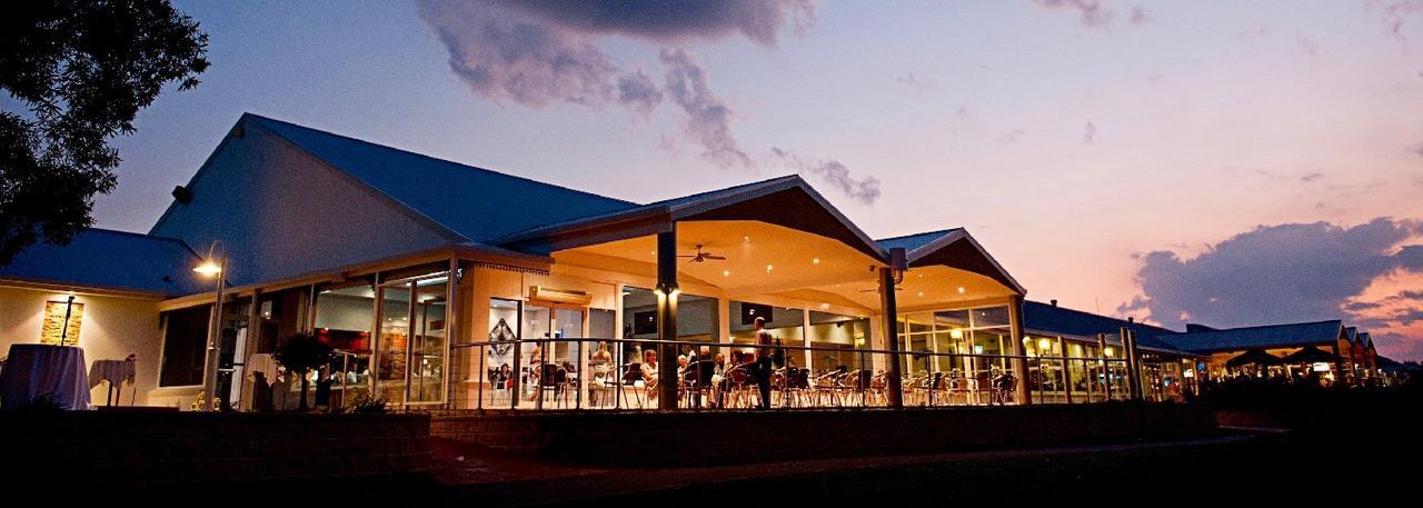 Yarrawonga Mulwala Golf Club Exterior foto Clubhouse at the Port Lincoln Golf Club