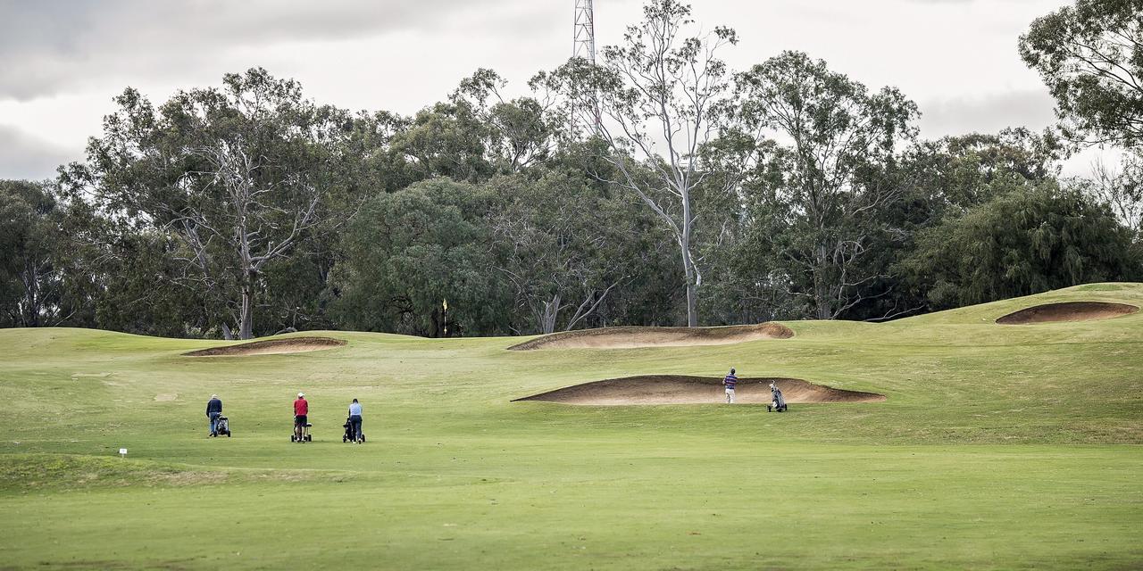 Yarrawonga Mulwala Golf Club Exterior foto Golfers at the 2011 Australian PGA Championship